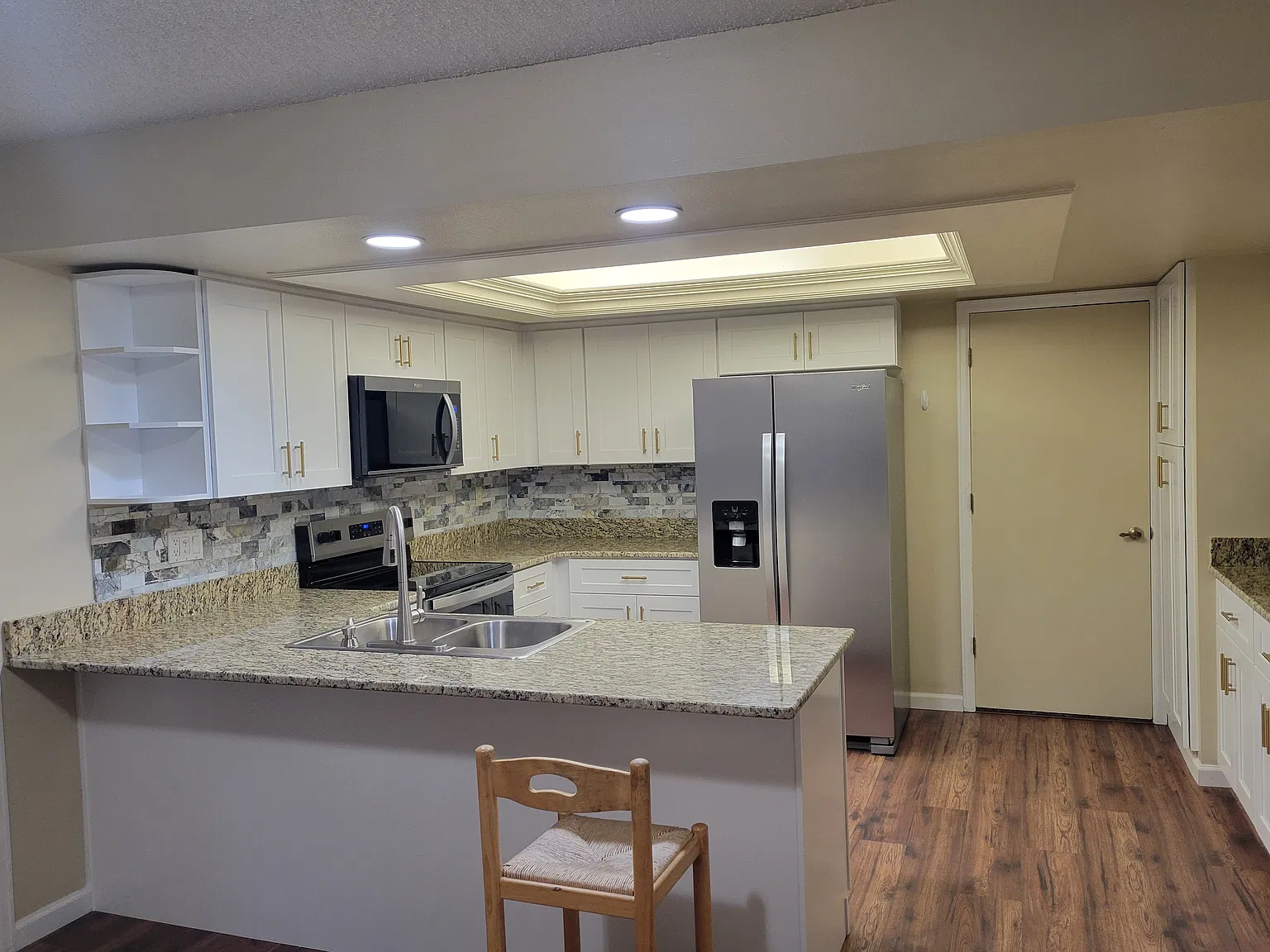 3 bed, 2291 sqft, $3,300 — Photo 4