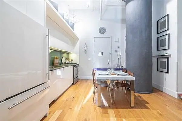 Sold by Nestseekers | media 3