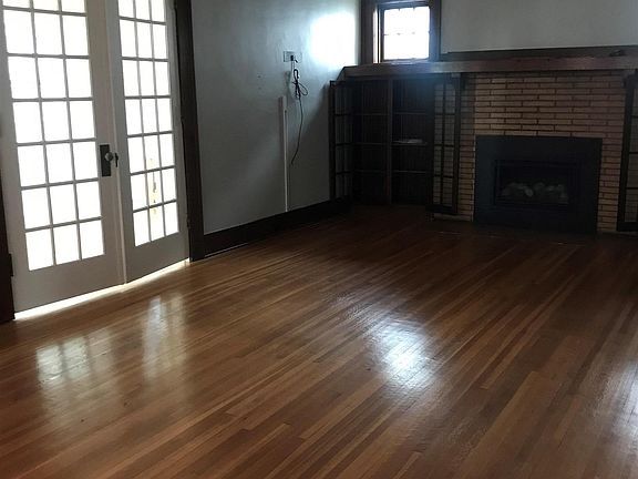 2nd image of 3821 Vine Ave