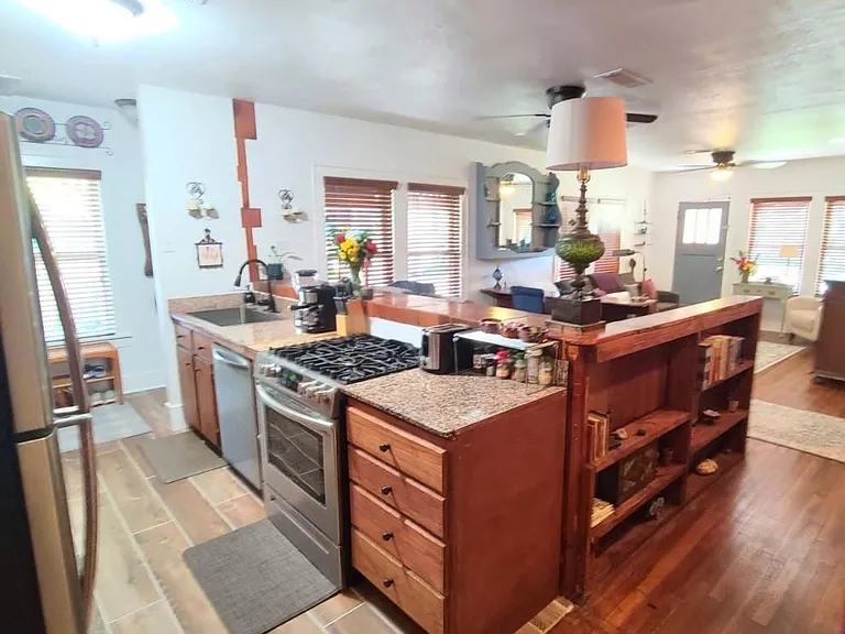 1427 Munger St — Photo 8