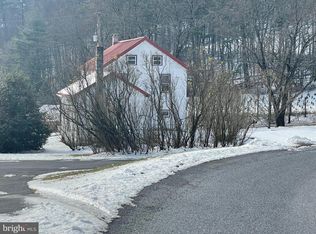 10 Evergreen Dr, New Ringgold, PA 17960