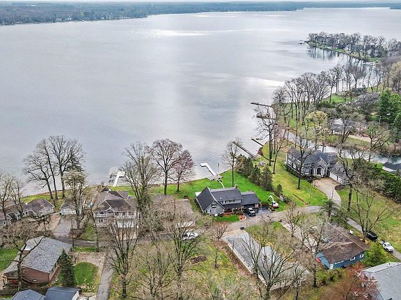 3rd image of 10543 Wildwood Cir