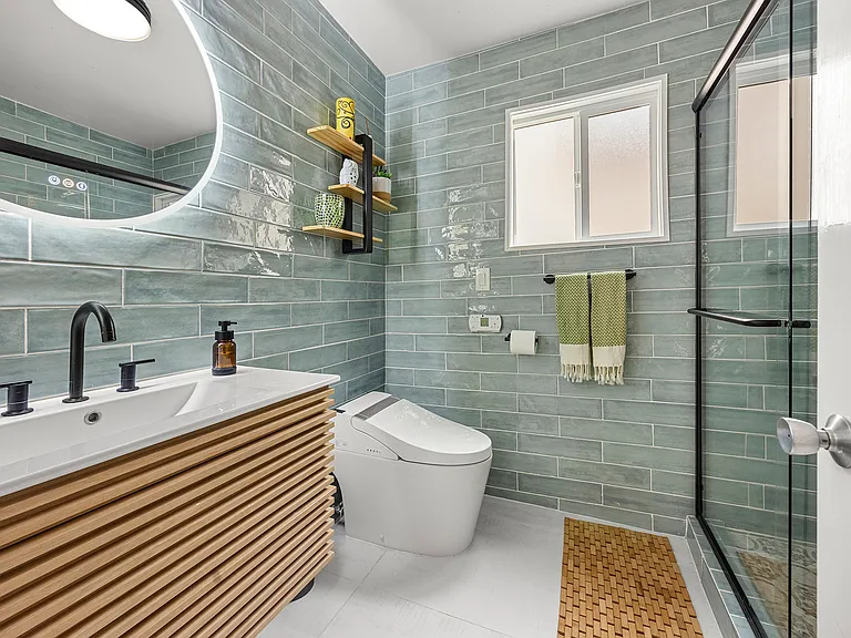 2nd Bathroom with stand up shower