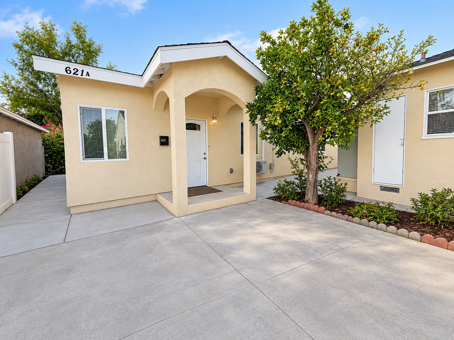 3 bed, 1064 sqft, $3,000 — Photo 1