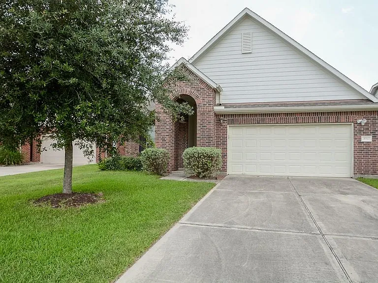 4911 Spring Showers Ct — Photo 1