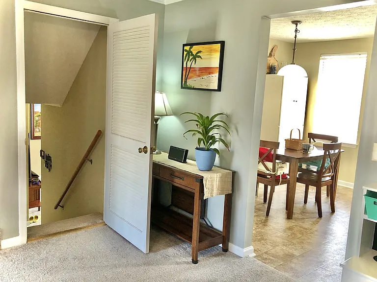 108 Edgehill Ln — Photo 9