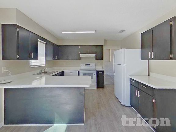 5th image of 7580 Falcon Trace Dr W
