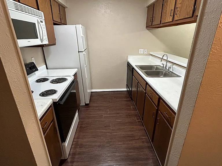 1819 Westminster St #203 — Photo 2