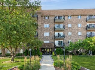 907 Curtiss St APT 205, Downers Grove, IL 60515