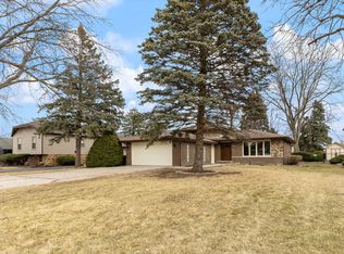 8518 Candlelight Dr W, Willow Springs, IL