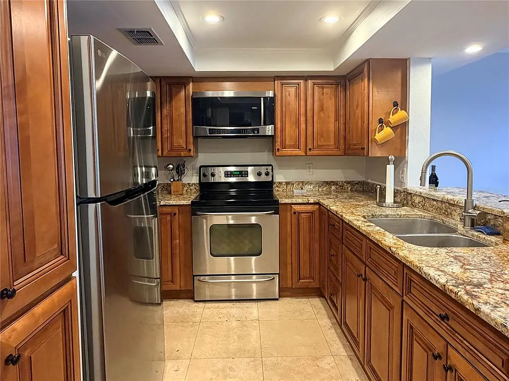 2 bed, 1.0 bath, 960 sqft, $2,800 — Photo 3