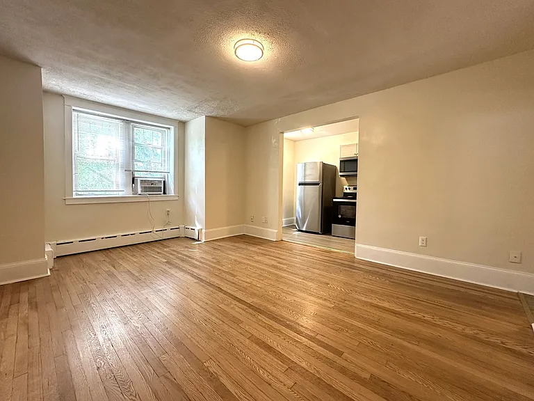 Queen Lane Manor — Photo 46