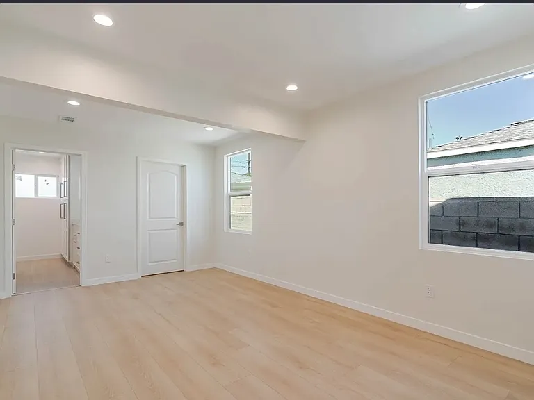 11911 Stagg St — Photo 9