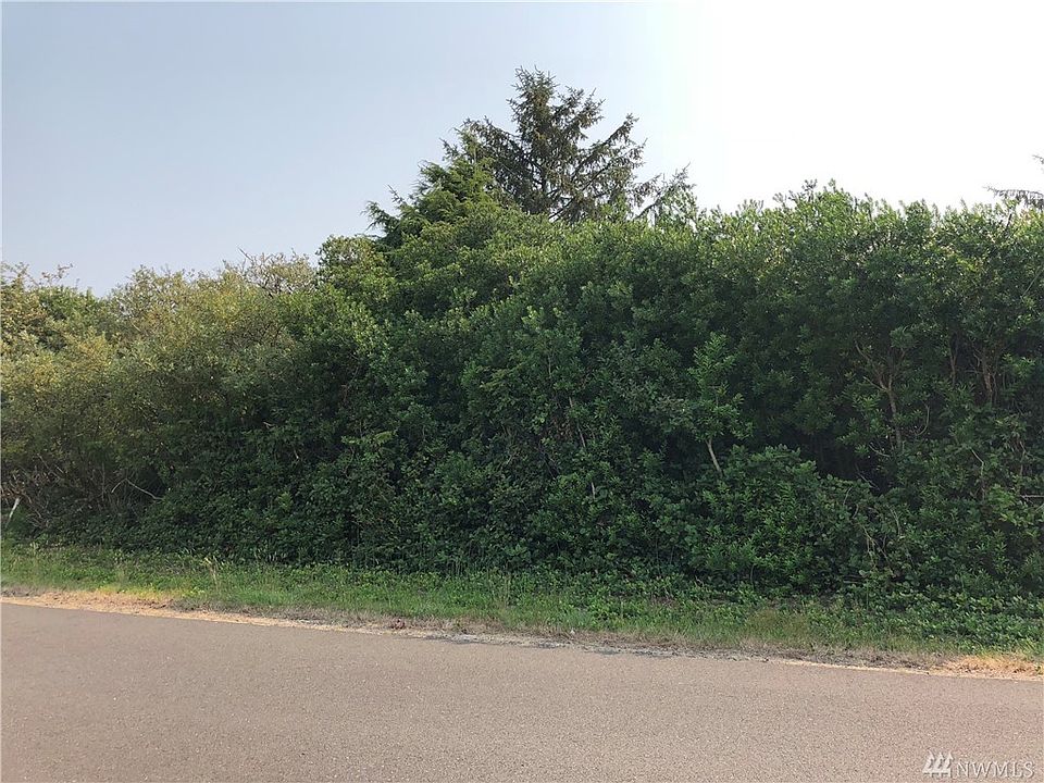 2nd image of 143 Sea Breeze Loop SE