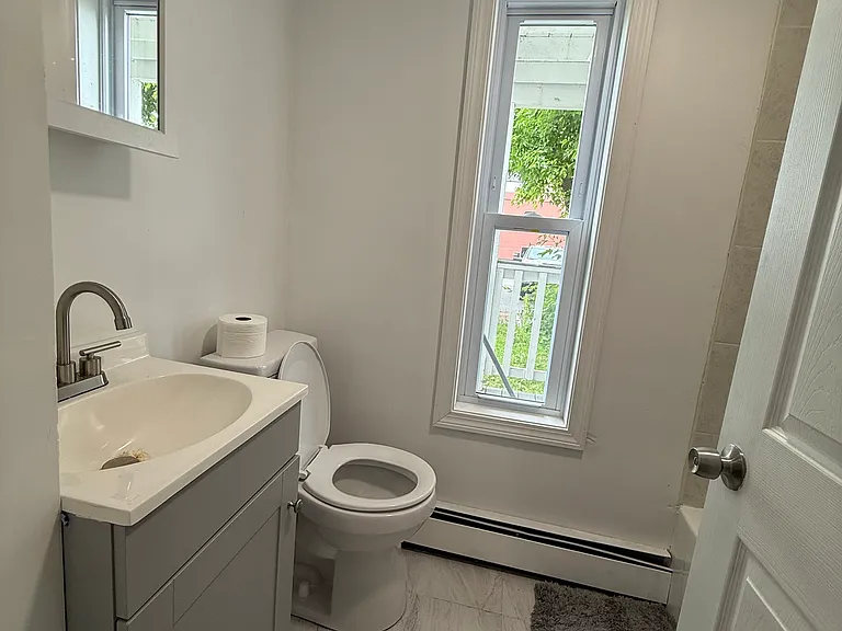180 Cedar St #4 — Photo 9