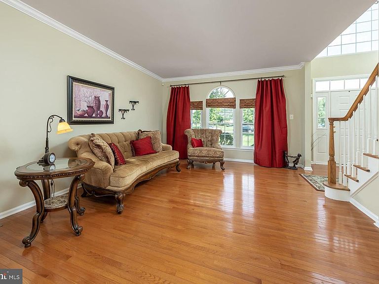 Listing photo 5