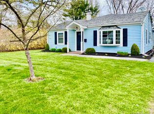 3 Middle Ln, Wallingford, CT 06492
