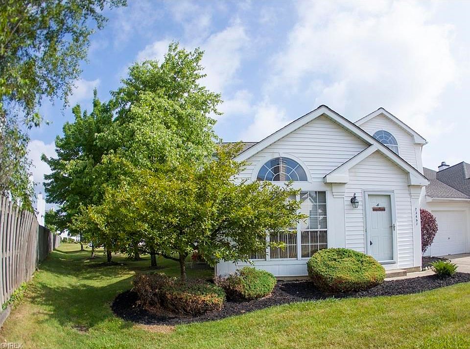 End unit with one car attached garage!