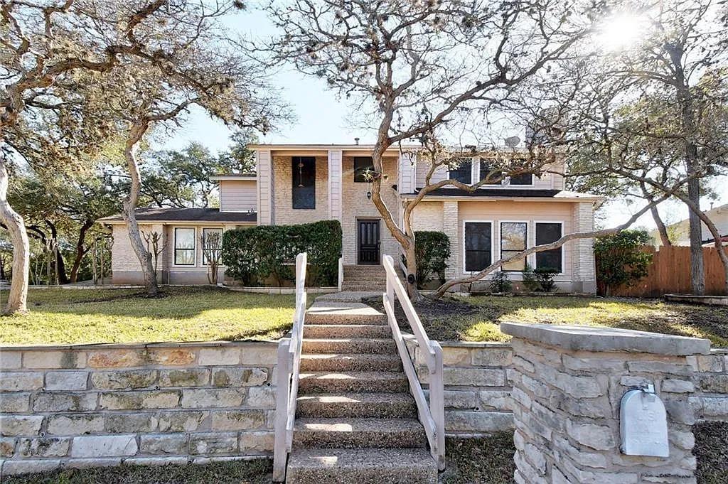 3 bed, 2.5 bath, 2406 sqft, $3,800 — Photo 1