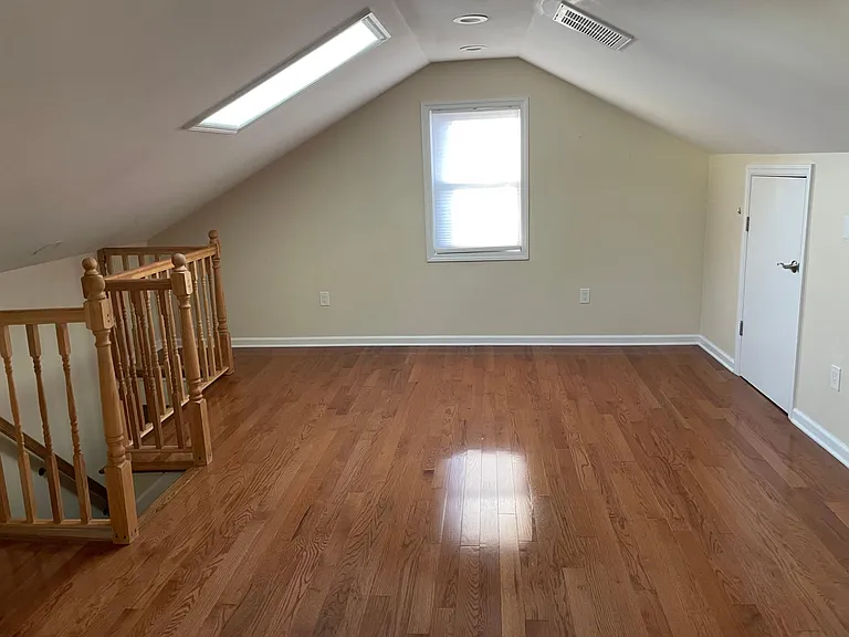 17 Laurel St #3 — Photo 4