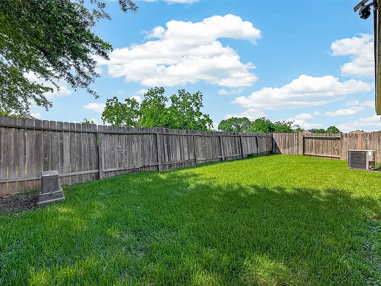 12107 Redbud Brook Trl — Photo 43
