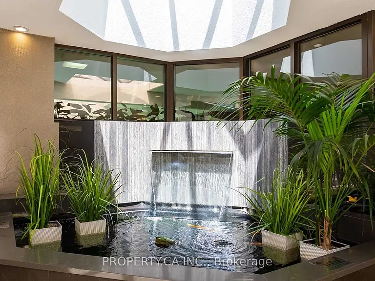 280 Simcoe St #705A — Photo 3
