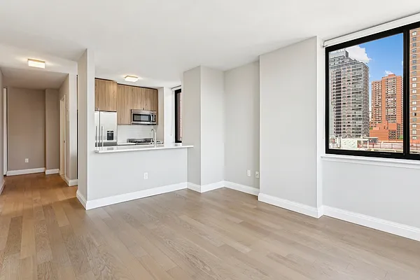 Rented by Greystar | media 7
