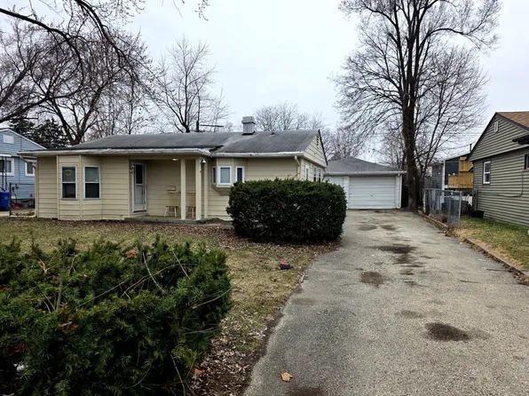 28 Hickory Dr, Carpentersville, IL 60110