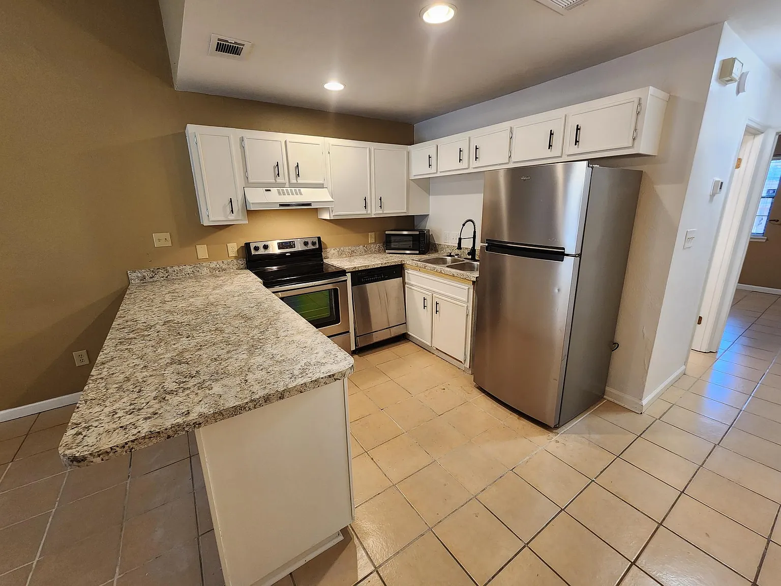 2 bed, 928 sqft, $1,400 — Photo 4