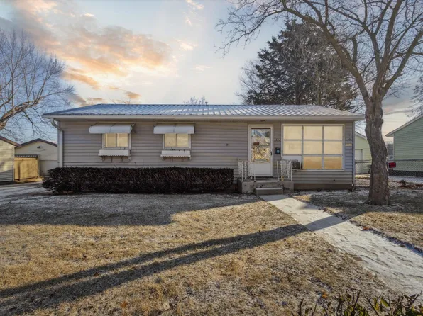 1512 Winter Dr, Freeport, IL 61032