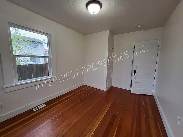 329 SE 79th Ave — Photo 12