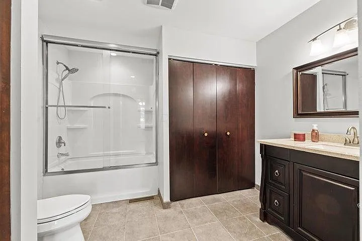 697 Gilmore Dr — Photo 4