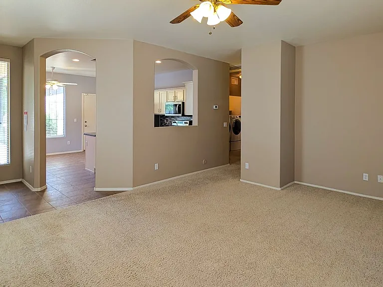 4236 E Oxford Ln — Photo 5