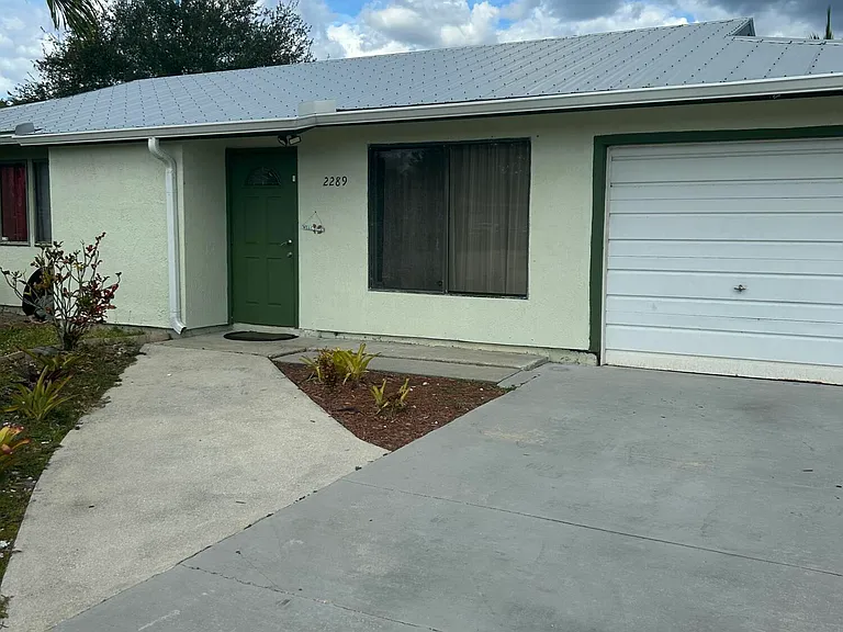 2289 SE Seamist St — Photo 1