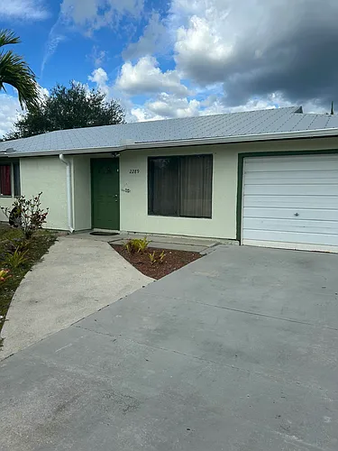 2289 SE Seamist St Photo 1