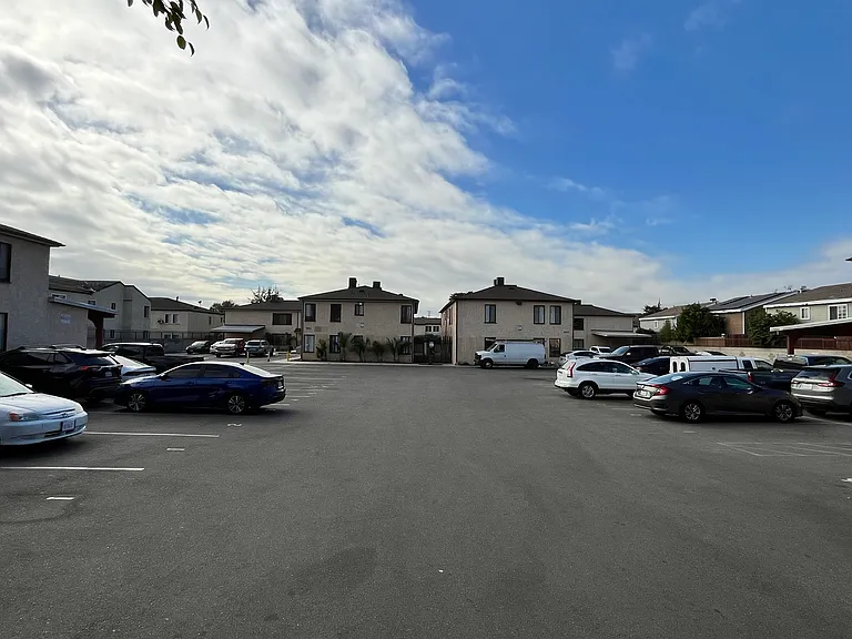 Sylmar Apartments — Photo 8