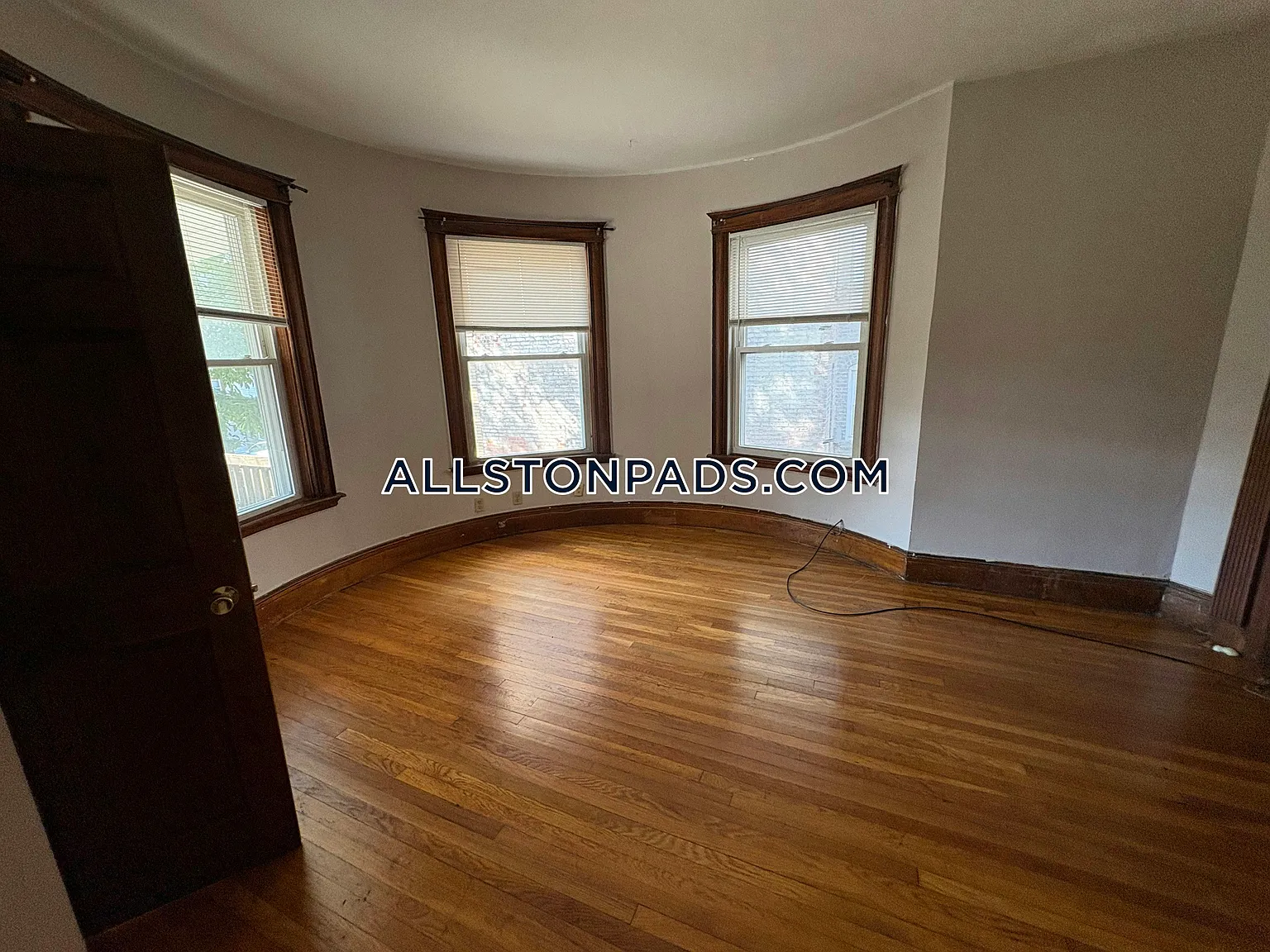 5 bed, $5,000 — Photo 3