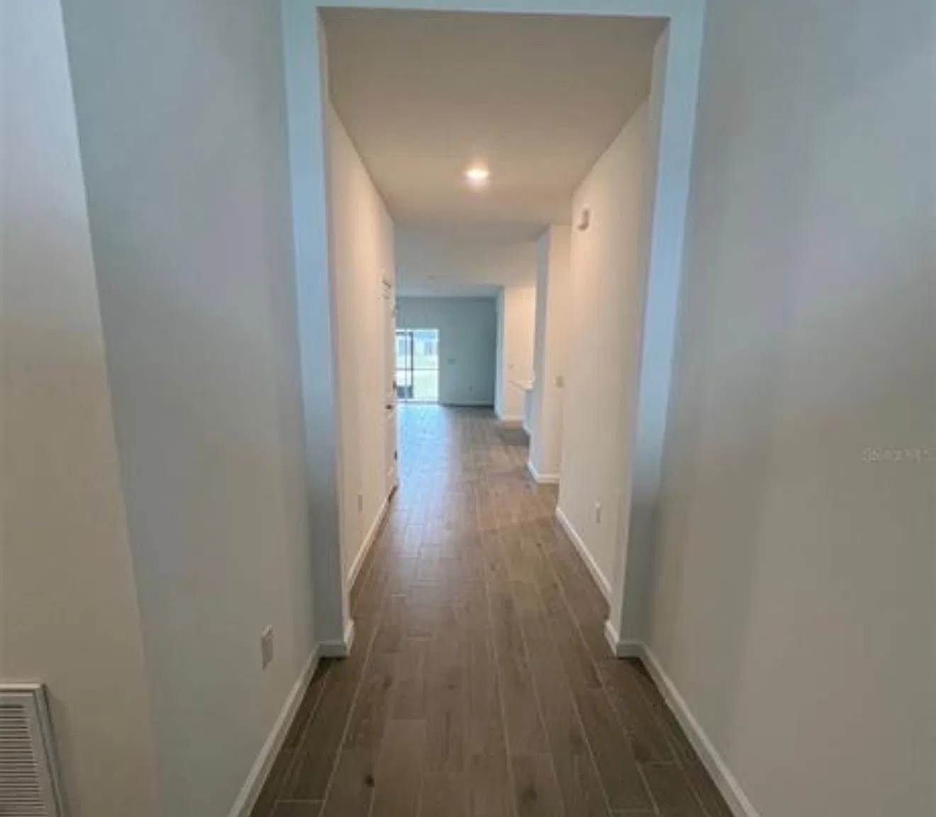 4 bed, 2028 sqft, $2,650 — Photo 4