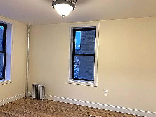 3rd image of 686 E 234th St APT B12