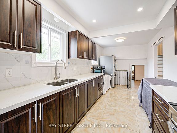 5th image of 64 Rakewood Cres