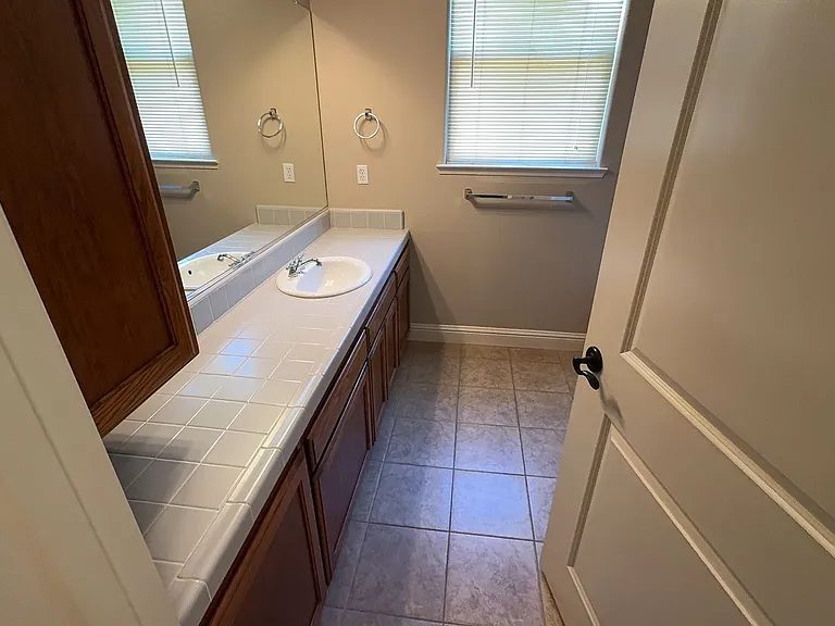 2143 S Church Ave — Photo 11