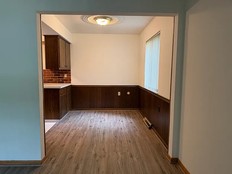 1579 Robin Ln — Photo 3