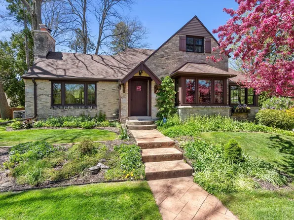 7015 N Milwaukee River PARKWAY, Glendale, WI 53209