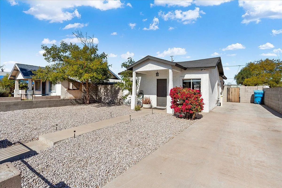 1228 E Taylor St — Photo 1
