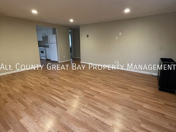 3rd image of 531 Canal Rd