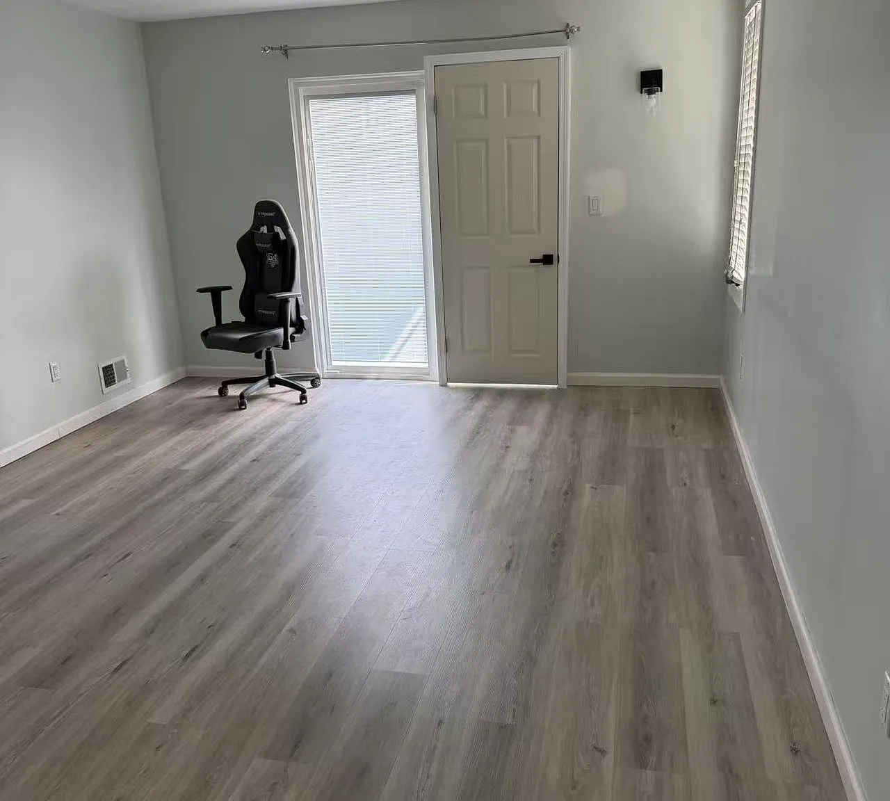 Studio, 350 sqft, $1,300 — Photo 3
