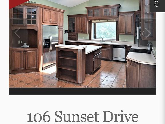 Massive Kitchen with amazing cupboard space, vaulted ceiling