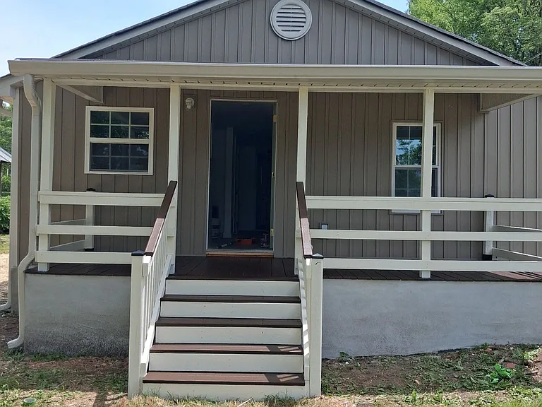 803 Lang St SE — Photo 2
