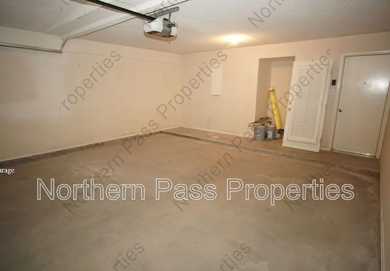 10932 Acoma St — Photo 32