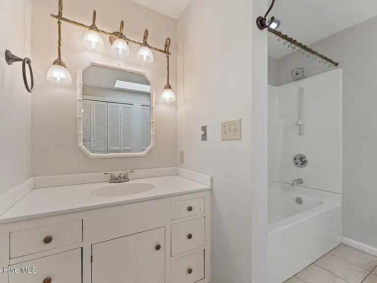 225 Arbutus Rd — Photo 30